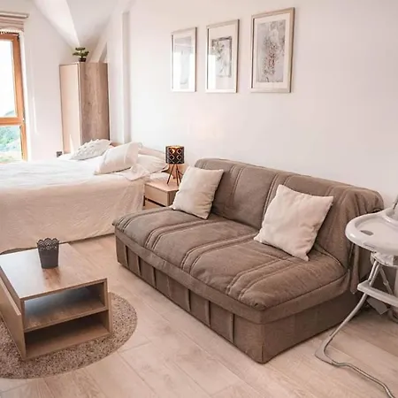 Cicmilovic P63, Milmari Resort, アパート